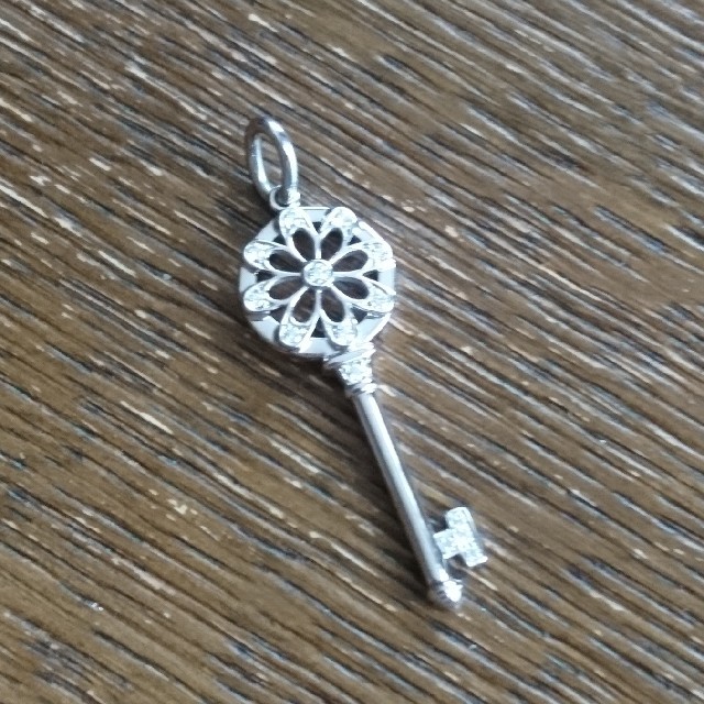 世界有名な Tiffany & Co. - TIFFANY フローラルキー ペンダントトップ