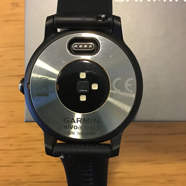 GARMIN(ガーミン)のGARMIN VIVOACTIVE3 メンズの時計(腕時計(デジタル))の商品写真