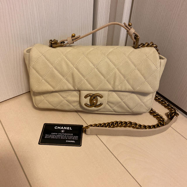 CHANEL(シャネル)のシャネル　ショルダーバッグ　オフホワイト レディースのバッグ(ショルダーバッグ)の商品写真