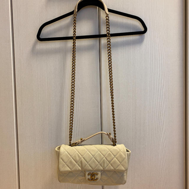 CHANEL(シャネル)のシャネル　ショルダーバッグ　オフホワイト レディースのバッグ(ショルダーバッグ)の商品写真