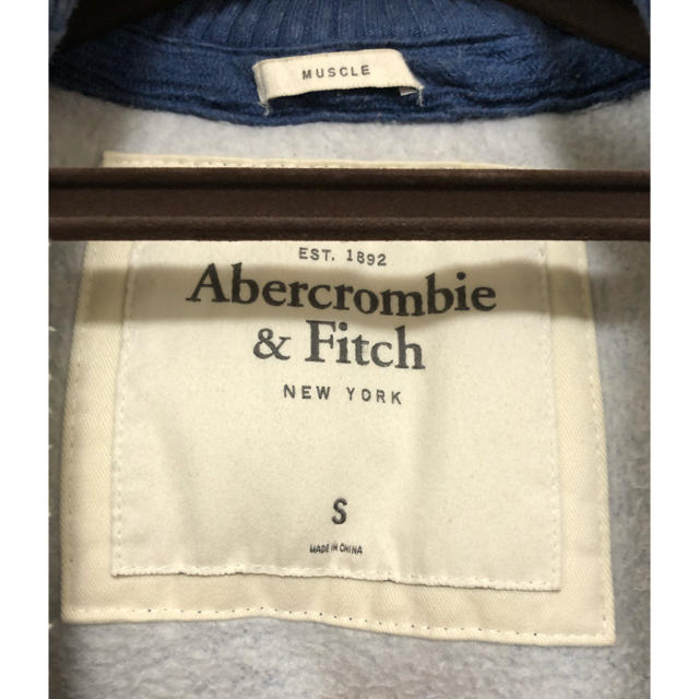 Abercrombie&Fitch(アバクロンビーアンドフィッチ)のラクマ限定値下げ　アバクロ　ハイネックボタンパーカー メンズのトップス(パーカー)の商品写真