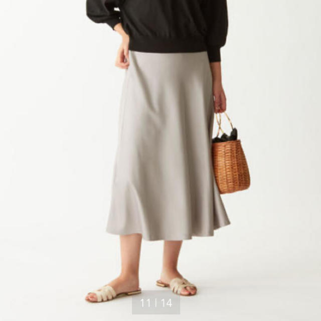 UNITED ARROWS(ユナイテッドアローズ)のサテンセミフレアスカート レディースのスカート(ロングスカート)の商品写真