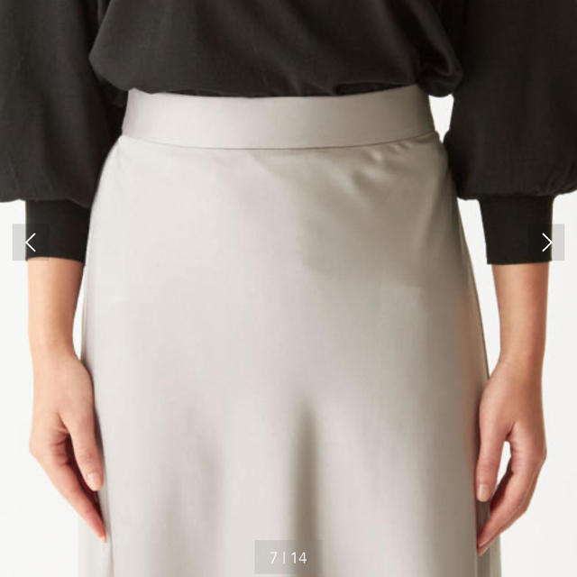 UNITED ARROWS(ユナイテッドアローズ)のサテンセミフレアスカート レディースのスカート(ロングスカート)の商品写真
