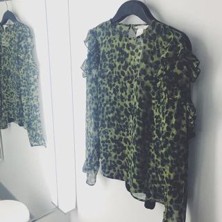 エイチアンドエム(H&M)のh&m ヒョウ柄ブラウス(シャツ/ブラウス(長袖/七分))