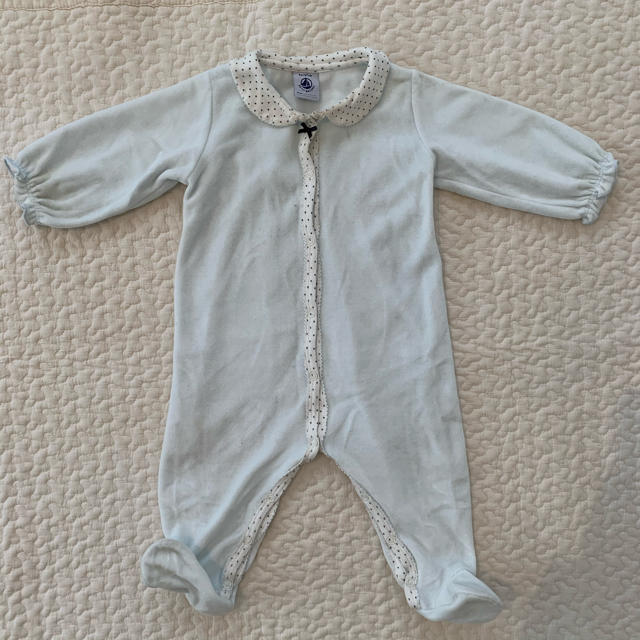 PETIT BATEAU(プチバトー)のプチバトー  ベロア素材ロンパース　67 キッズ/ベビー/マタニティのベビー服(~85cm)(ロンパース)の商品写真