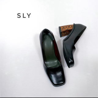 スライ(SLY)の SLY パイソン スクエア　パンプス　ヒール　スクエアトゥ(ローファー/革靴)