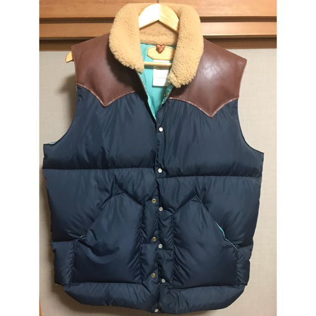 Rocky Mountain Featherbed(ロッキーマウンテンフェザーベッド)のRocky Mountain Featherbed 44 美品　ダウンベスト メンズのジャケット/アウター(ダウンベスト)の商品写真