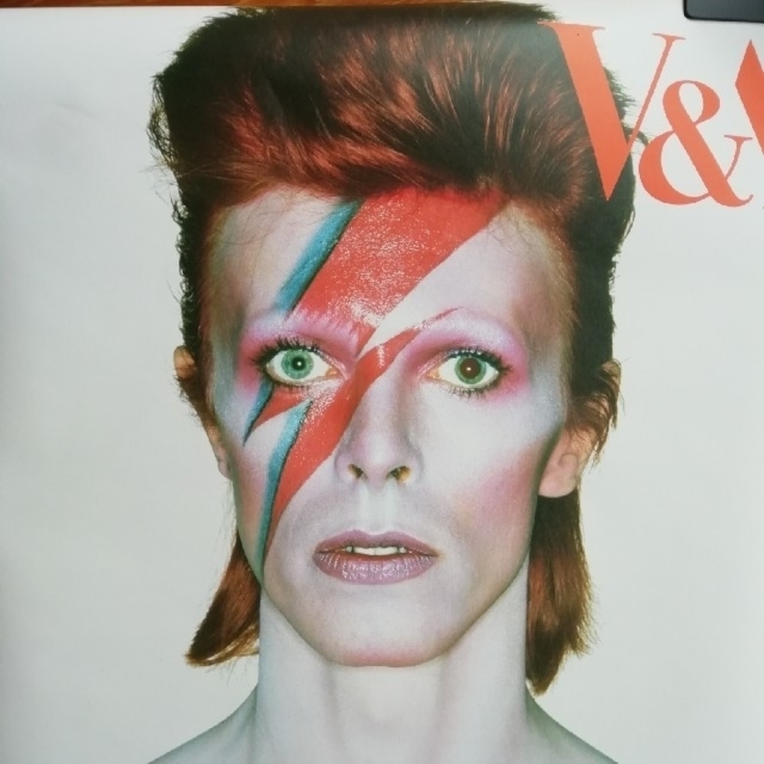 V&A MUSEUM David Bowie is here ポスター