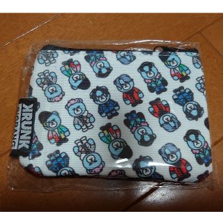 ビッグバン(BIGBANG)のBIGBANG×KRUNK　フラットポーチ　ホワイト【 Ｓ】(アイドルグッズ)