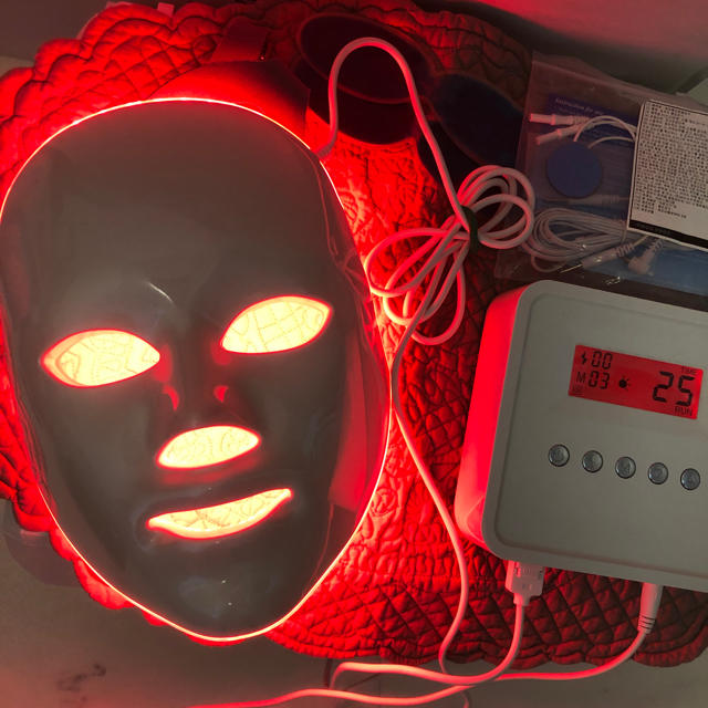 格安即決 マスク型LEDスペクトル美顔器 エステ機器 オペラ座の美人