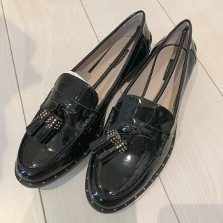 ザラ(ZARA)のzara 2013 タッセルエナメルスタッズローファー 26㎝(ローファー/革靴)