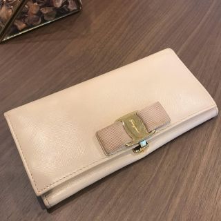 サルヴァトーレフェラガモ(Salvatore Ferragamo)の美品　正規品　フェラガモ　長財布　リボン(財布)