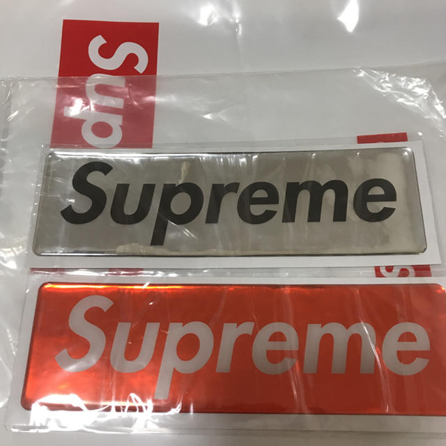 supreme  ステッカー　立体