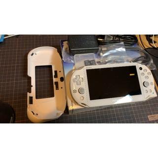 SONY - 【ほぼ新品】PS Vita 2000+グリップカバー+メモリーカード32GB ...