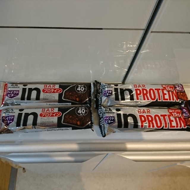 森永製菓(モリナガセイカ)の森永 インバープロテイン in BAR PROTEIN ベイクドビター 食品/飲料/酒の食品(菓子/デザート)の商品写真