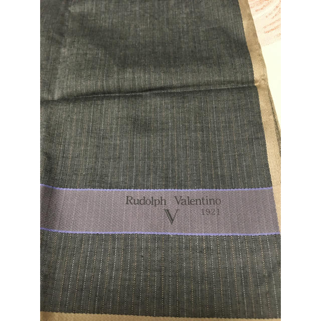 VALENTINO(ヴァレンティノ)のハンカチ　メンズ　2枚　バレンチノ他 メンズのファッション小物(ハンカチ/ポケットチーフ)の商品写真
