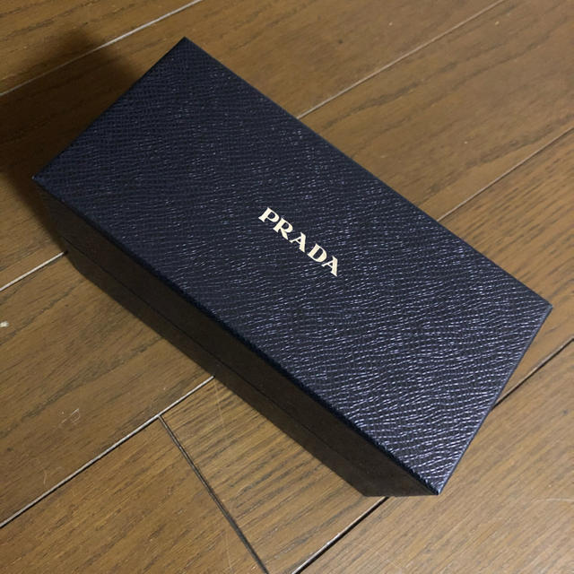 PRADA(プラダ)のPRADA 空箱　サングラス箱 レディースのファッション小物(その他)の商品写真