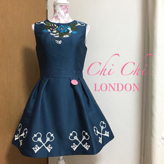 チチロンドン(Chi Chi London)の新品 刺繍ワンピース ミニドレス M〜L(ミニワンピース)