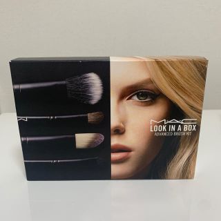 マック(MAC)の値下げ　MAC LOOK IN A BOX Advanced Brush Kit(チーク/フェイスブラシ)