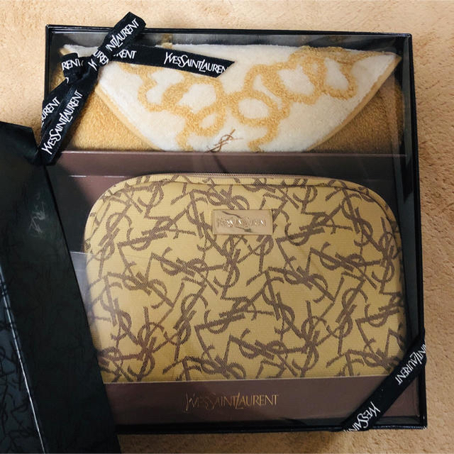 Yves Saint Laurent Beaute(イヴサンローランボーテ)の【新品・未開封】イヴサンローラン　ポーチ＆ハンカチ レディースのファッション小物(ポーチ)の商品写真