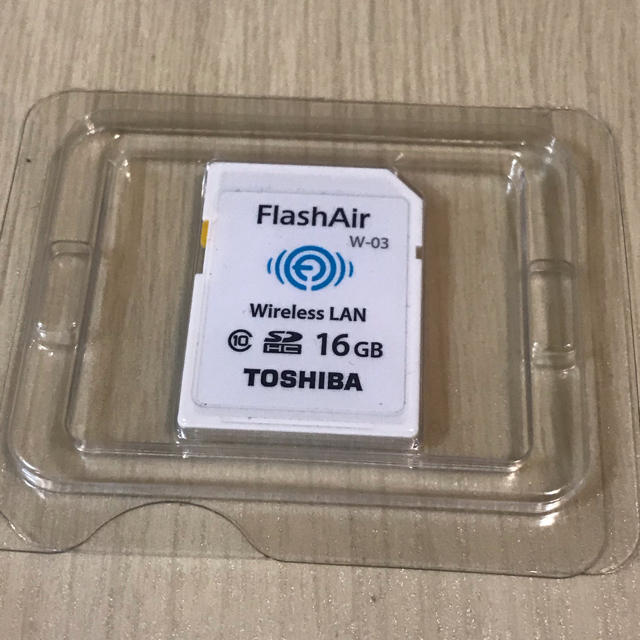 東芝(トウシバ)のパワーオフ様専用　TOSHIBA Flash Air 16GB スマホ/家電/カメラのカメラ(デジタル一眼)の商品写真