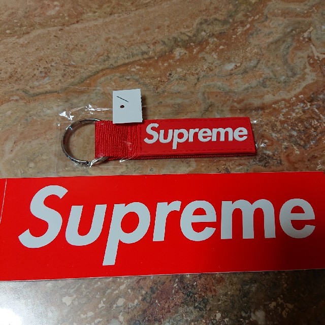 Supreme(シュプリーム)のSupreme20FW week6 Webbing Keychain 赤 送料込 メンズのファッション小物(キーホルダー)の商品写真