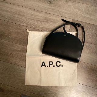 アーペーセー(A.P.C)のA.P.C ハーフムーンバッグ　レザーBLACK(ショルダーバッグ)