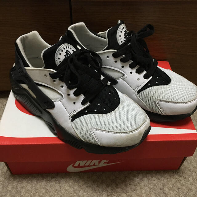 NIKE(ナイキ)のNIKE 24cm HUARACHE レディースの靴/シューズ(スニーカー)の商品写真