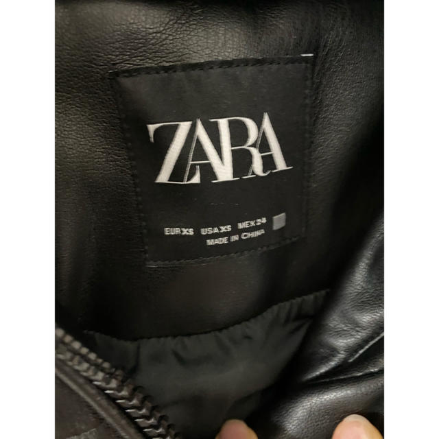 ZARA(ザラ)のzara レザー風コート　ブラック レディースのジャケット/アウター(ロングコート)の商品写真