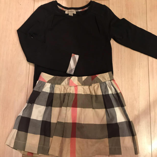 BURBERRY(バーバリー)のバーバリー　5y ２点セット　110 キッズ/ベビー/マタニティのキッズ服女の子用(90cm~)(スカート)の商品写真