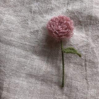 お花のブローチ　立体刺繍ブローチ(ブローチ/コサージュ)