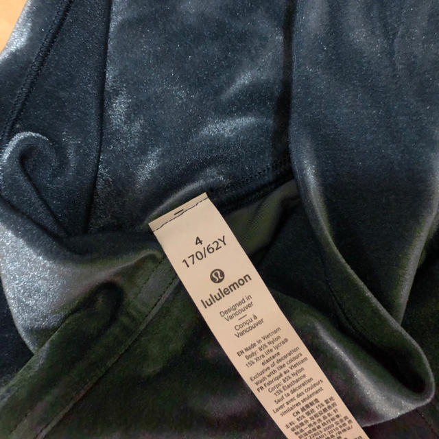 lululemon(ルルレモン)の【完売】美品　ルルレモンlululemon  ストレッチベロア素材 レディースのレッグウェア(レギンス/スパッツ)の商品写真