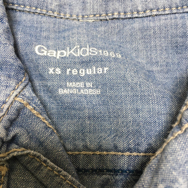 GAP Kids(ギャップキッズ)のGAP size99-114cm デニムシャツ 長袖シャツ キッズ/ベビー/マタニティのキッズ服男の子用(90cm~)(ブラウス)の商品写真