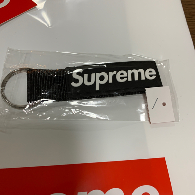 Supreme(シュプリーム)のシュプリームsupreme webbing keychain 黒キーホルダー レディースのファッション小物(キーホルダー)の商品写真