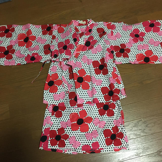 Combi mini(コンビミニ)の浴衣　ワンピース　combimini 110cm 花柄 キッズ/ベビー/マタニティのキッズ服女の子用(90cm~)(甚平/浴衣)の商品写真