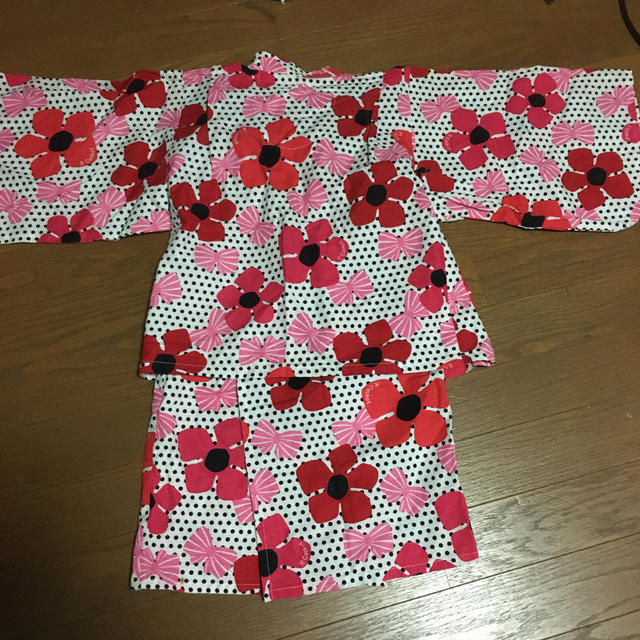 Combi mini(コンビミニ)の浴衣　ワンピース　combimini 110cm 花柄 キッズ/ベビー/マタニティのキッズ服女の子用(90cm~)(甚平/浴衣)の商品写真