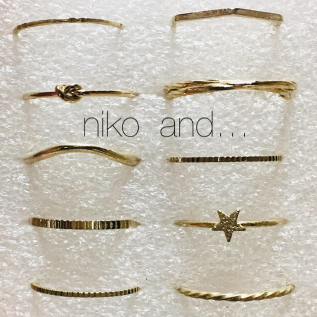 niko and...(ニコアンド)のねじれイヤリング&シンプルリングセット レディースのアクセサリー(リング(指輪))の商品写真