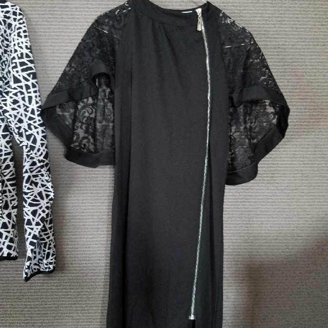BCBGMAXAZRIA(ビーシービージーマックスアズリア)のケープ ドレス ミニワンピ レディースのフォーマル/ドレス(ミニドレス)の商品写真