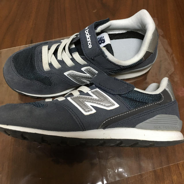 New Balance(ニューバランス)の【美品】ニューバランス キッズ スニーカー キッズ/ベビー/マタニティのキッズ靴/シューズ(15cm~)(スニーカー)の商品写真