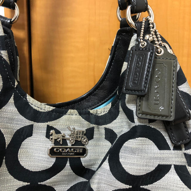 COACH(コーチ)のCOACH【コーチ】シグネチャーショルダーバッグ レディースのバッグ(ショルダーバッグ)の商品写真