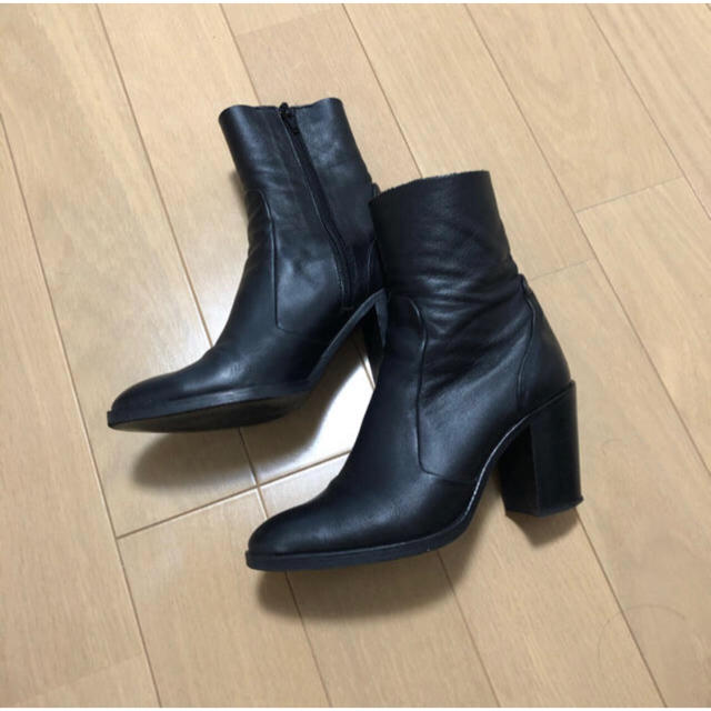 定価30,000 Jeffrey Campbell