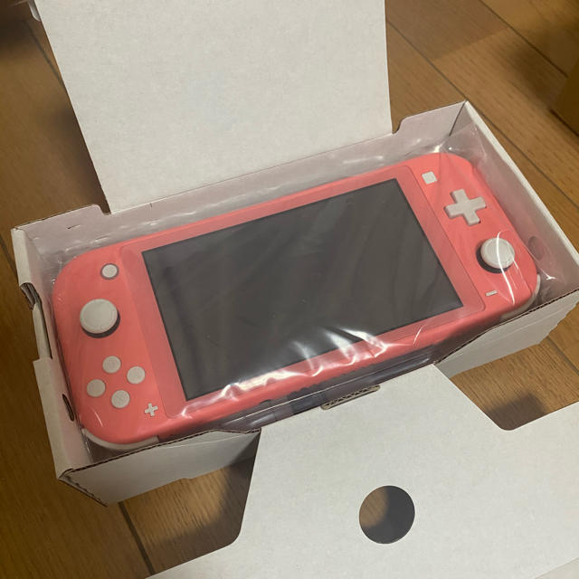 Nintendo Switch(ニンテンドースイッチ)のニンテンドースイッチライト エンタメ/ホビーのゲームソフト/ゲーム機本体(家庭用ゲーム機本体)の商品写真