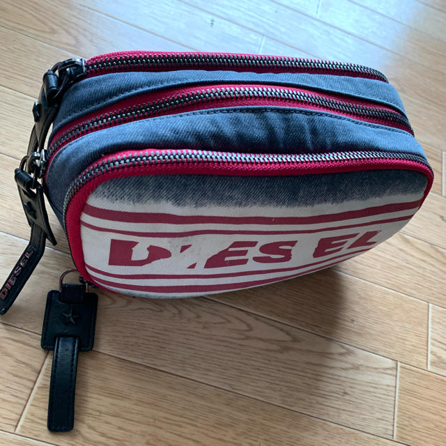 DIESEL(ディーゼル)のDIESEL ディーゼル ポーチ(巾着付) レディースのファッション小物(ポーチ)の商品写真