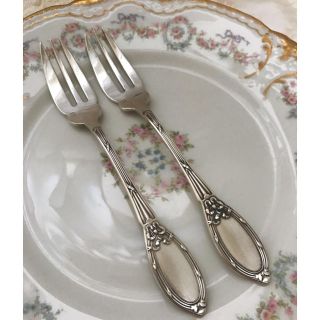 ロイヤルアルバート(ROYAL ALBERT)のレア！2本セット！フランスビンテージ リボンモチーフ♡ケーキフォーク(カトラリー/箸)