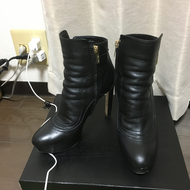 JIMMY CHOO(ジミーチュウ)のJIＭMY CHOO 大人気　今期作　新品同様　サイズ36 レディースの靴/シューズ(ブーツ)の商品写真