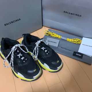 バレンシアガ(Balenciaga)の著名人着用　BALENCIAGA tripleS バレンシアガ　トリプルエス　(スニーカー)