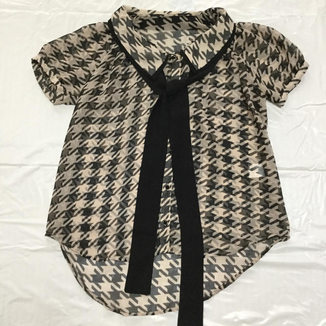 Auntie Rosa(アンティローザ)の千鳥格子のタイ付きシースルーシャツ レディースのトップス(シャツ/ブラウス(半袖/袖なし))の商品写真