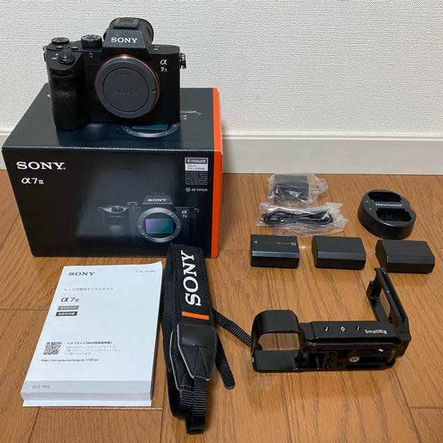 SONY(ソニー)のSONY α7ⅲ ボディ おまけ付き スマホ/家電/カメラのカメラ(ミラーレス一眼)の商品写真