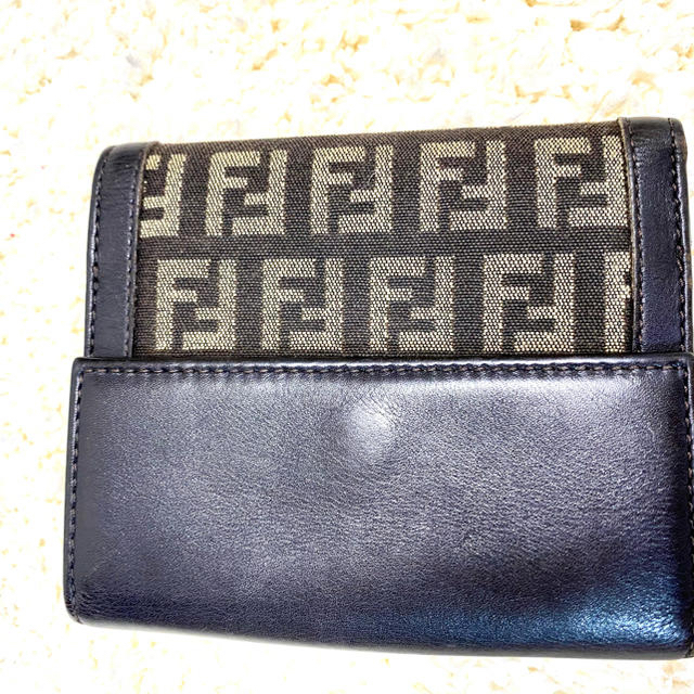 フェンディ　FENDI ブランド財布　折り畳み　カード収納　コンパクト　上品 2