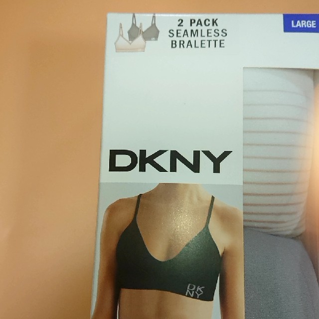 DKNY(ダナキャランニューヨーク)のDKNYスポーツブラ？２枚セット Lサイズ レディースの下着/アンダーウェア(ブラ)の商品写真